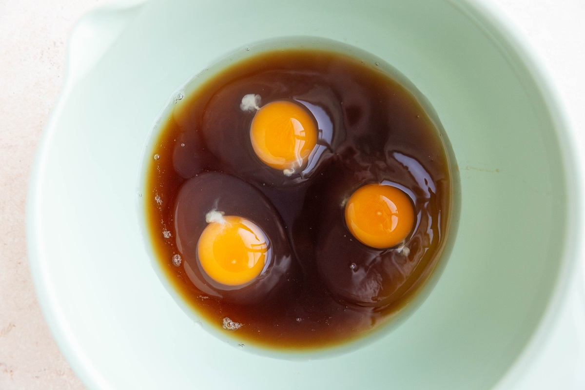 Eggs, pure maple syrup and vanilla extract in a mixing bowl to bake bread.