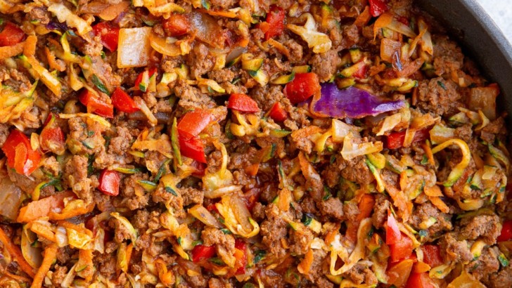 Skillet loaded with ground beef, vegetables and Mexican seasonings for a healthy dinner.