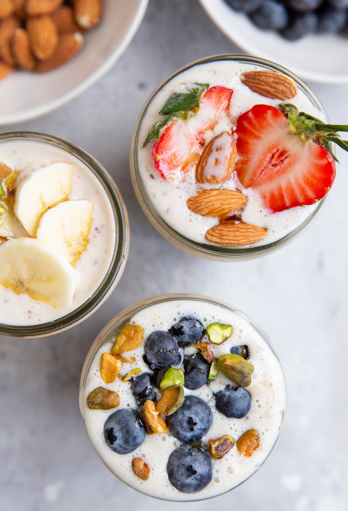 Easy overnight oats in jars, ready to eat.