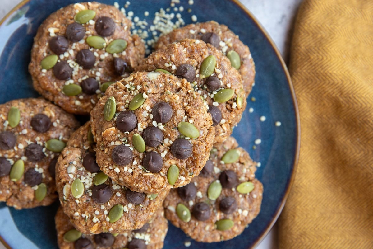 Blue plate full of no bake cookies with a gold napkin to the side.